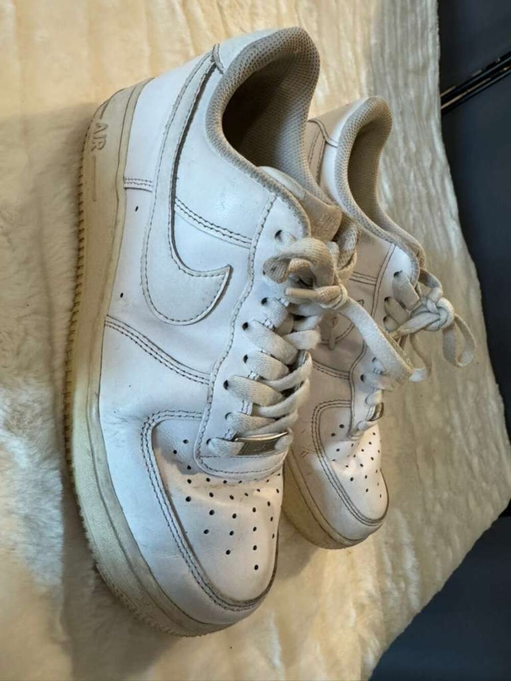 Nike Air Force 1 07 Women s Size 9 White Low Top Sneakers DD8959-100